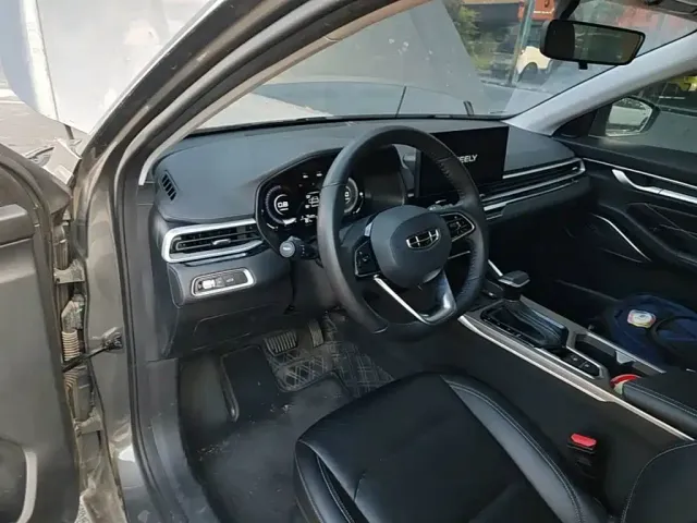 Geely Emgrand — Фото автомобиля 9