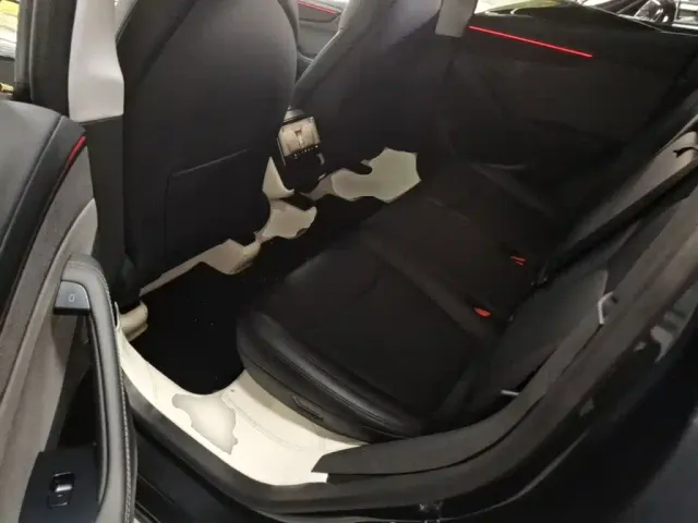 Tesla Model Y — Фото автомобиля 16