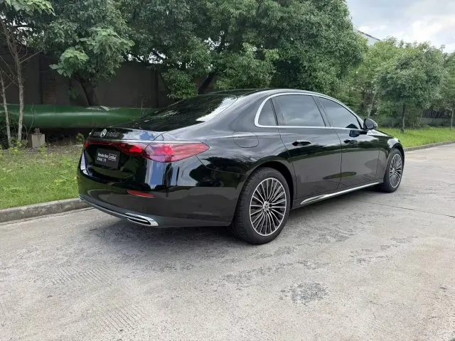 Mercedes-Benz E-Class — Фото автомобиля 19