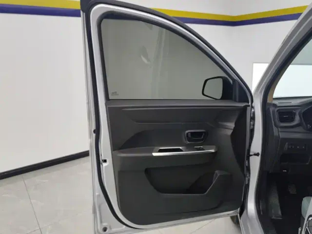 Wuling Hongguang V — Фото автомобиля 7