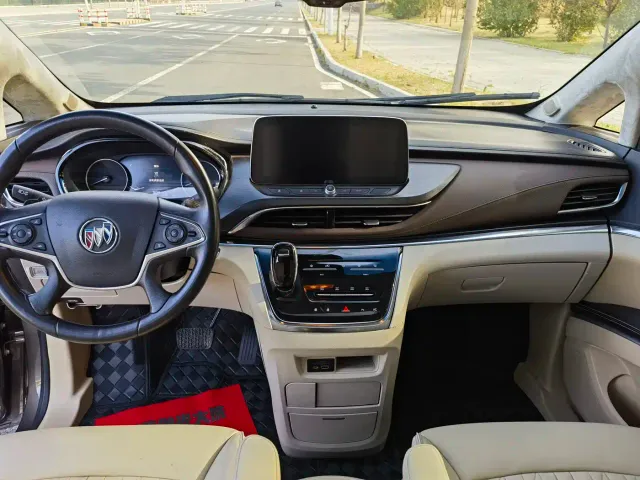 Buick GL8 — Фото автомобиля 11