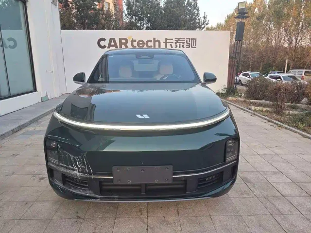 Li Auto L8 — Фото автомобиля 2