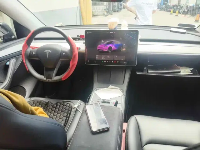 Tesla Model Y — Фото автомобиля 12