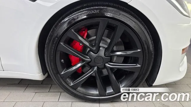 Tesla Model S — Фото автомобиля 8