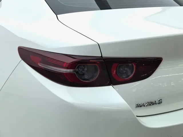 Mazda Axela — Фото автомобиля 11