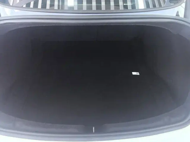 Tesla Model 3 — Фото автомобиля 4