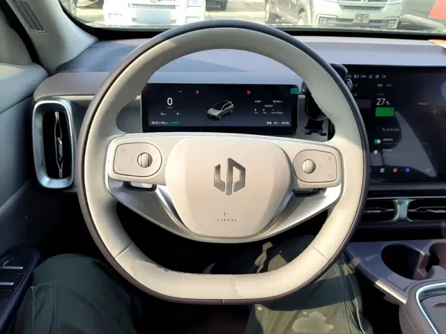 Leapmotor B10 — Фото автомобиля 10