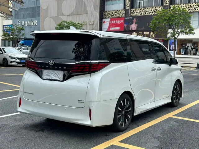 Toyota Alphard — Фото автомобиля 9