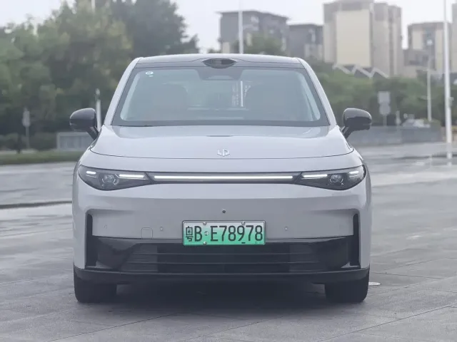 Leapmotor C10 — Фото автомобиля 2