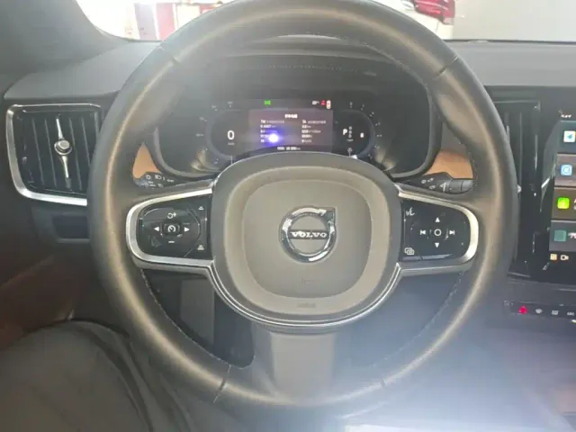 Volvo S90 — Фото автомобиля 10