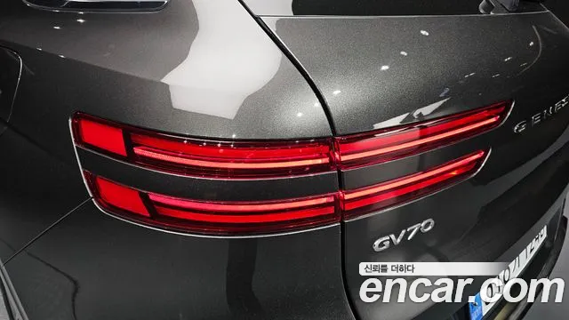 Genesis GV70 — Фото автомобиля 8