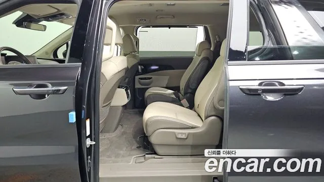 Kia Carnival Generation 4 — Фото автомобиля 16