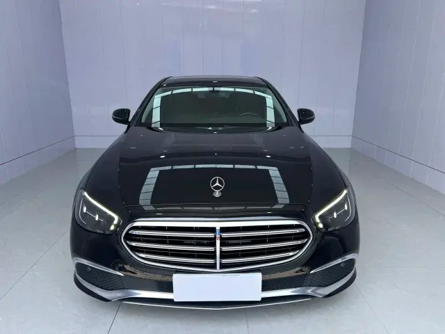 Mercedes-Benz E-Class — Фото автомобиля 2