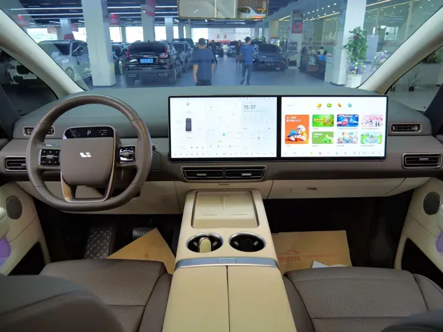 Li Auto MEGA — Фото автомобиля 20