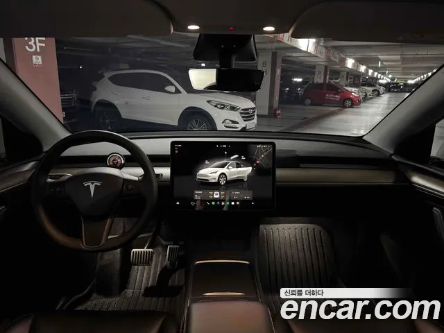 Tesla Model Y — Фото автомобиля 9