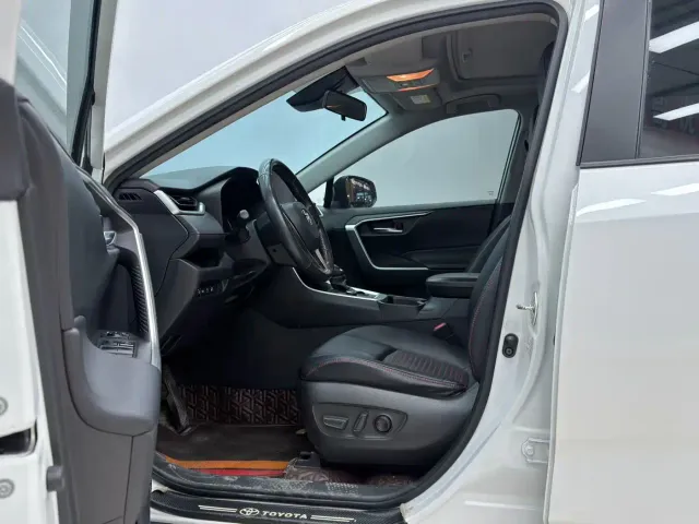 Toyota RAV4 Rongfang Dual Engine E+ — Фото автомобиля 4