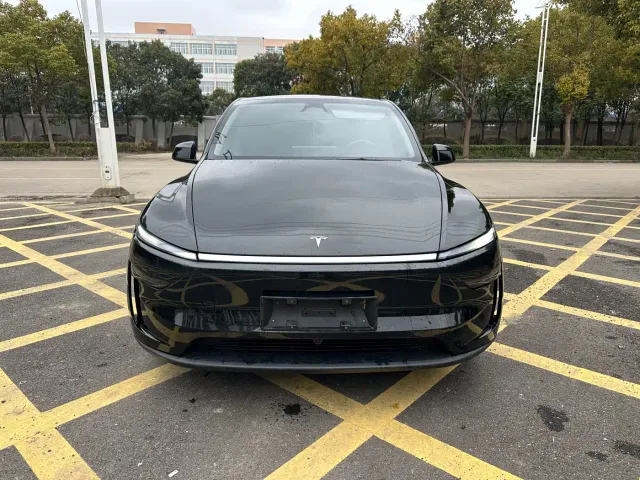 Фотография автомобиля — Tesla Model Y