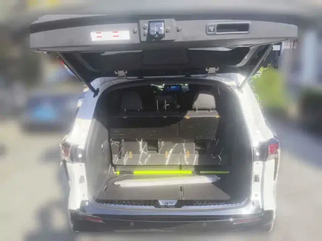 Toyota Sienna — Фото автомобиля 5