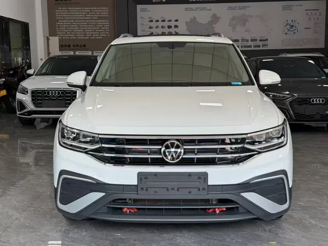 Volkswagen Tiguan L — Фото автомобиля 2