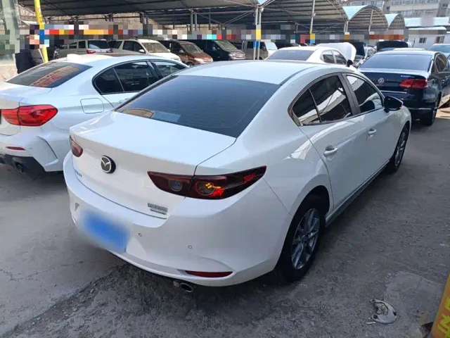 Mazda Axela — Фото автомобиля 6