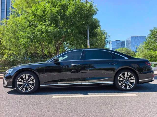 Audi A8 — Фото автомобиля 4