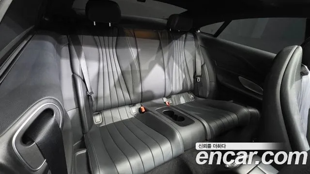 Mercedes-Benz E-Class — Фото автомобиля 11