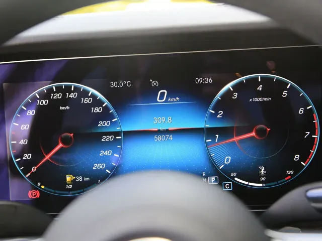 Mercedes-Benz E-Class — Фото автомобиля 3