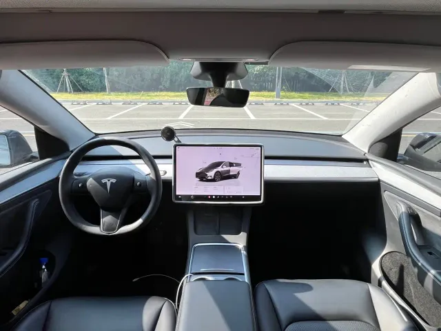 Tesla Model Y — Фото автомобиля 5