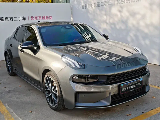 Lynk & Co 03 — Фото автомобиля 4