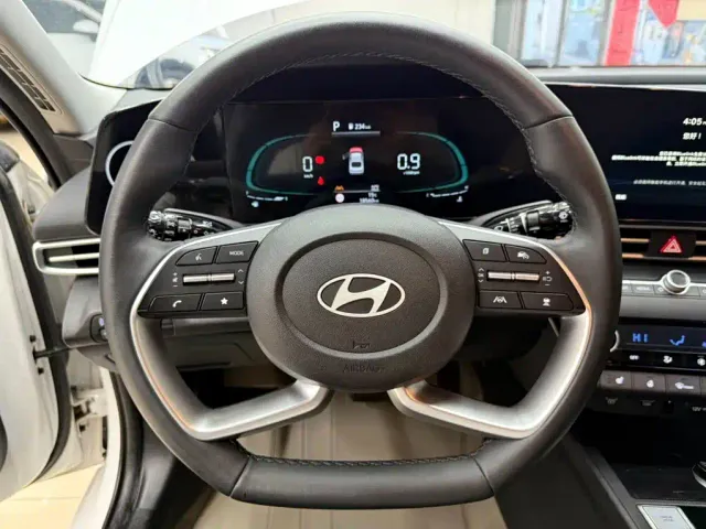 Hyundai Elantra — Фото автомобиля 11