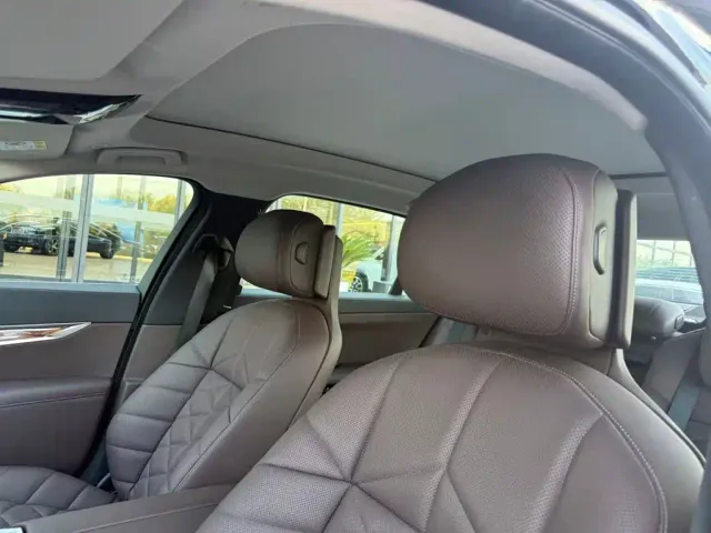 BMW 7 Series — Фото автомобиля 14