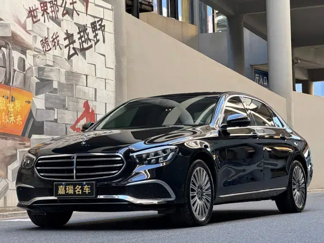 Фотография автомобиля — Mercedes-Benz E-Class