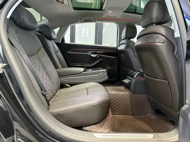 Audi A8 — Фото автомобиля 10