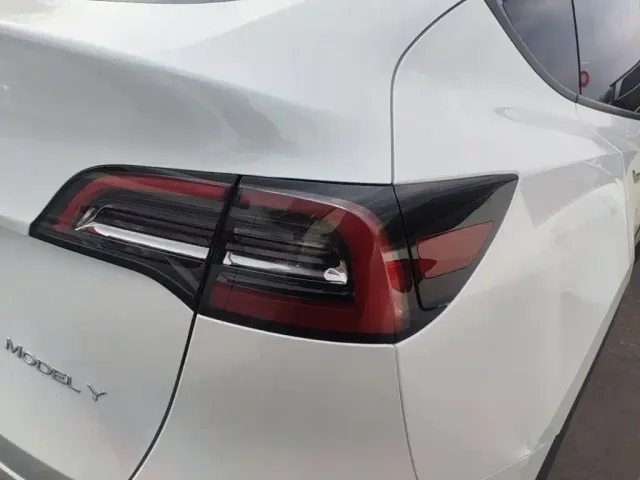 Tesla Model Y — Фото автомобиля 7