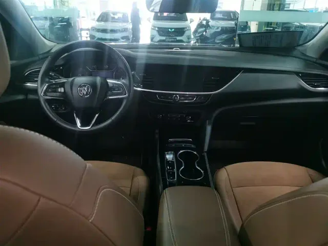 Buick Regal — Фото автомобиля 9