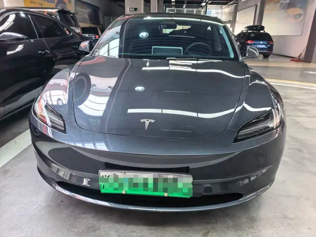 Tesla Model 3 — Фото автомобиля 2