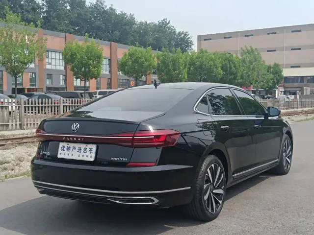 Volkswagen Passat — Фото автомобиля 9