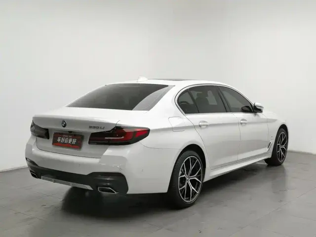BMW 5 Series — Фото автомобиля 2