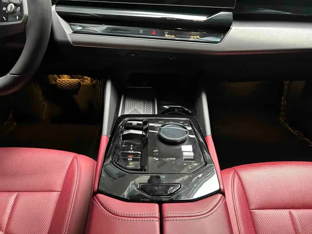 BMW 5 Series — Фото автомобиля 9