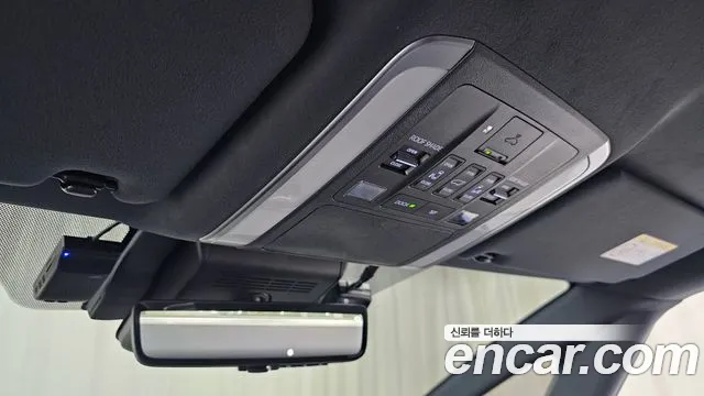 Toyota Alphard — Фото автомобиля 24
