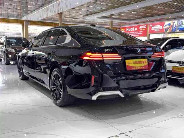 BMW 5 Series — Фото автомобиля 6