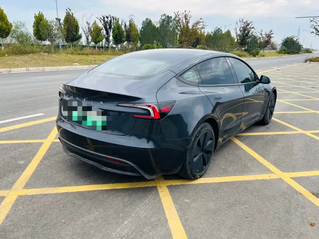 Tesla Model 3 — Фото автомобиля 9