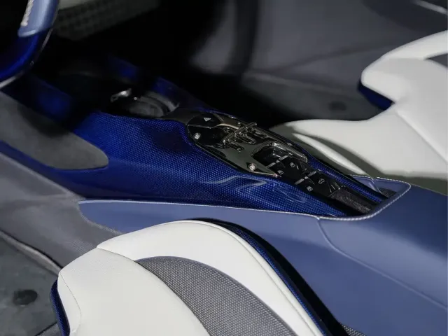 Ferrari SF90 2021 3.9T V8 Spider — Фото автомобиля 23