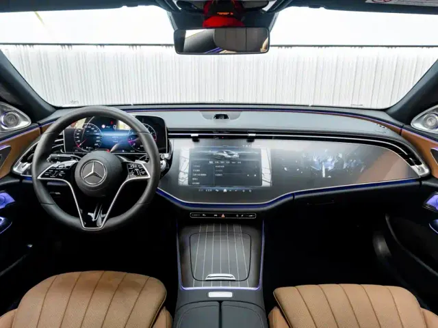 Mercedes-Benz E-Class — Фото автомобиля 15