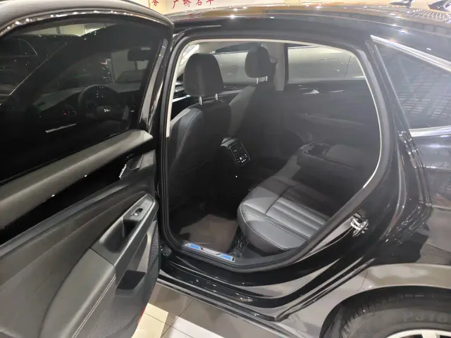 Volkswagen Passat — Фото автомобиля 5