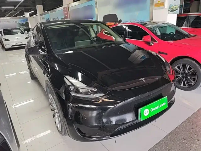 Tesla Model Y — Фото автомобиля 3
