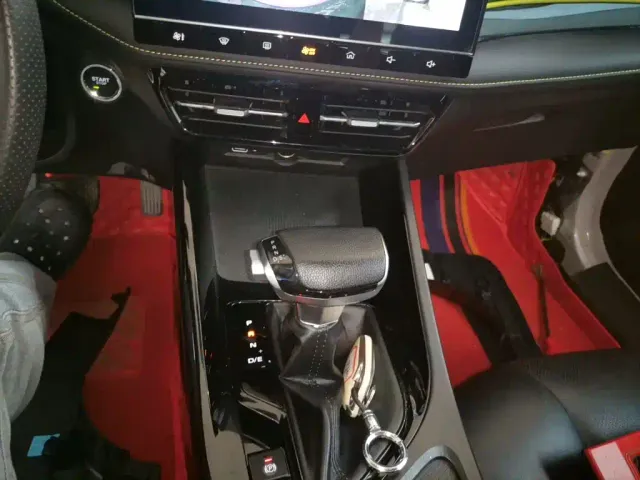 Roewe i5 — Фото автомобиля 9