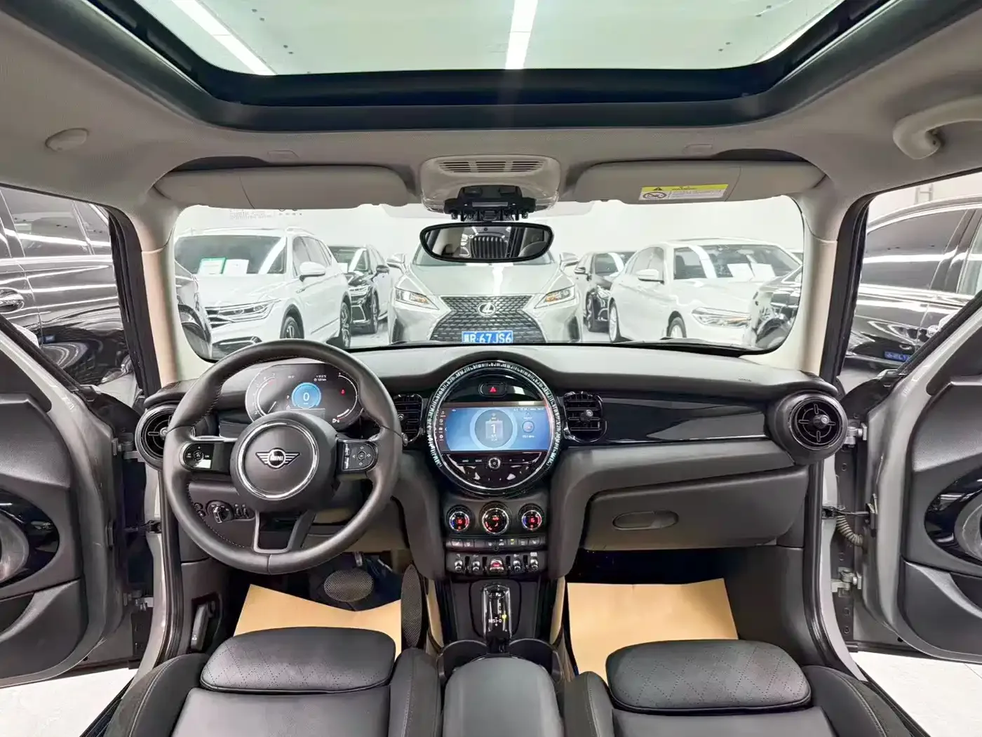 MINI MINI 2022 1.5T Camden Limited Edition 5-Door — Фото автомобиля 9