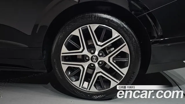 Hyundai Grandeur Grandeur (GN7) 2.5 Бензин 2WD — Фото автомобиля 17