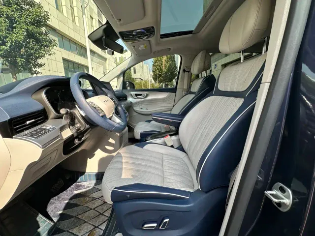 Roewe iMAX8 — Фото автомобиля 20